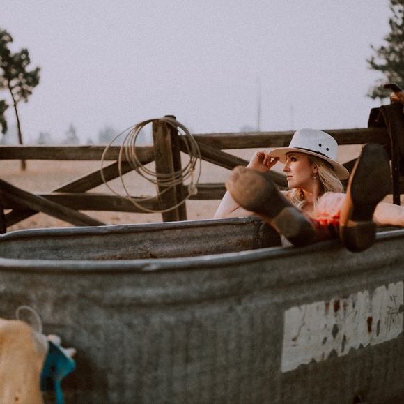 Meet your Posher, Ashley - Picture 1 of 1